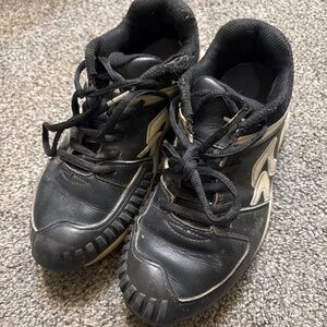 Ringor size 5.5 softball turf shoes pitching toe